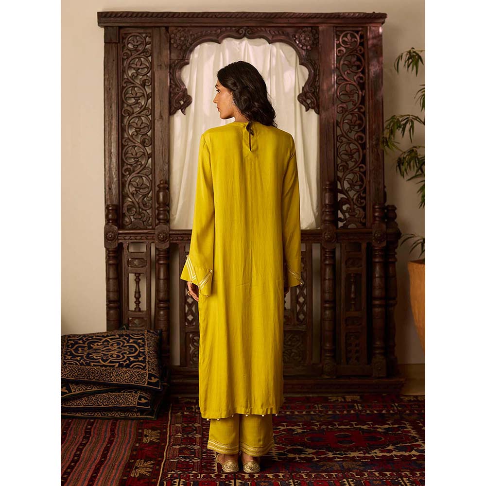 Inej Leher Yellow Straight Kurta with Pant (Set of 2)
