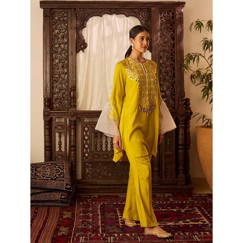 Inej Leher Yellow Kali Kurta with Pant (Set of 2)