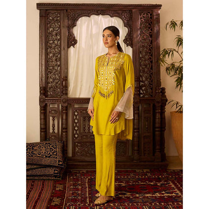 Inej Leher Yellow Kali Kurta with Pant (Set of 2)
