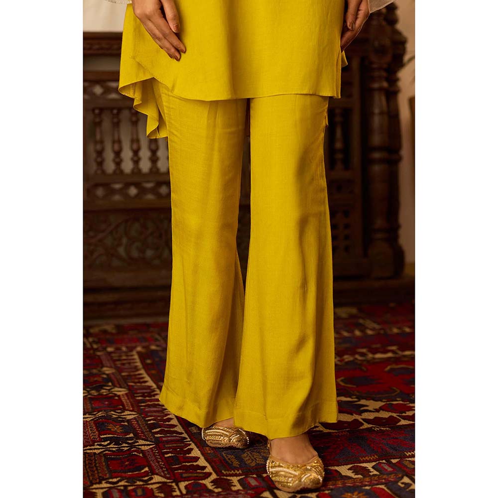 Inej Leher Yellow Kali Kurta with Pant (Set of 2)