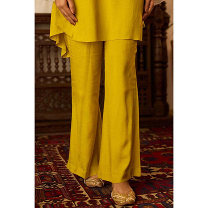 Inej Leher Yellow Kali Kurta with Pant (Set of 2)