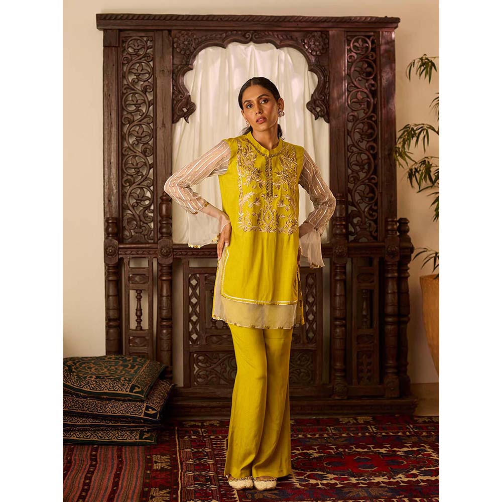 Inej Leher Yellow Bell Sleeve Kurta with Pant (Set of 2)