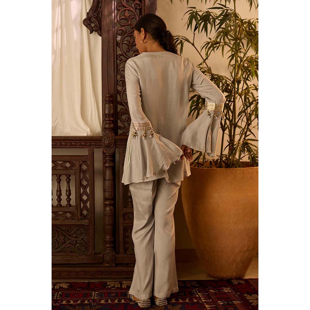 Inej Leher Grey Yok Kurti with Pant (Set of 2)