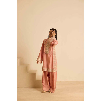 Inej Pink Kashmiri Kurta with Salwar and Dupatta (Set of 3)