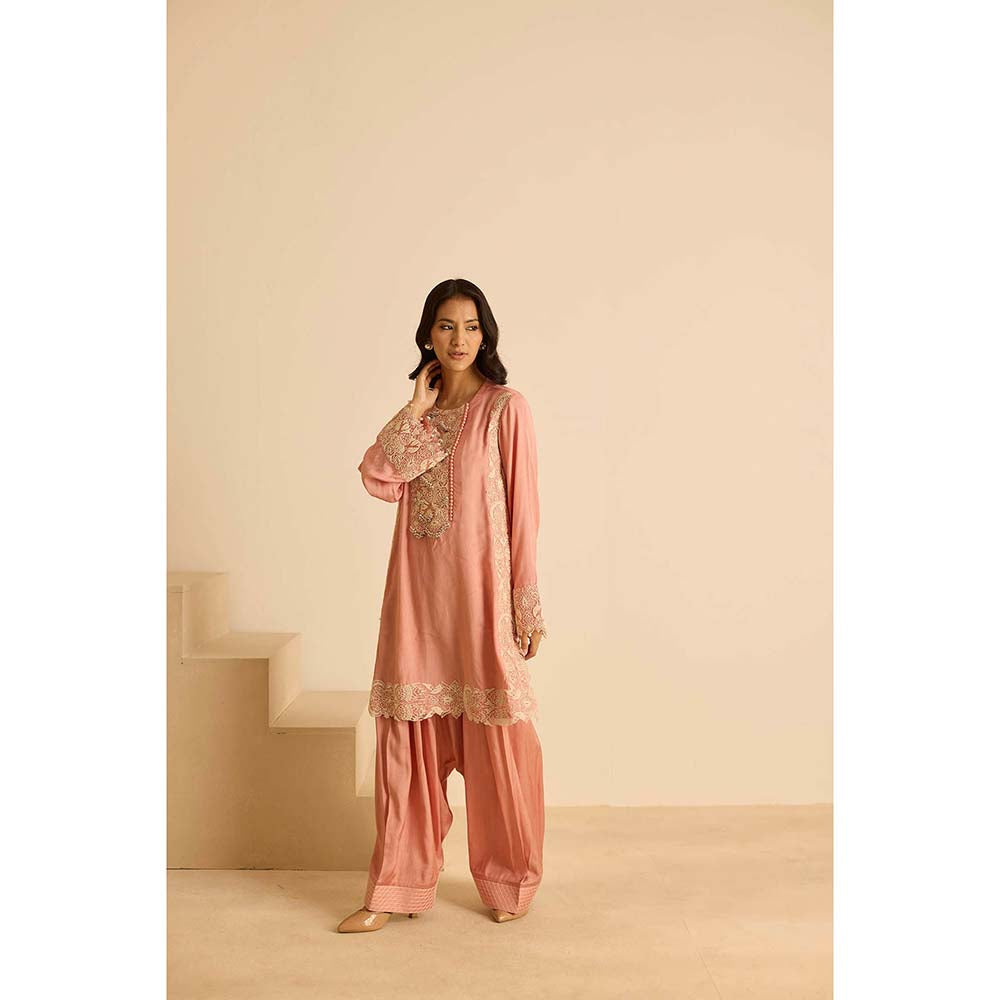 Inej Pink Kashmiri Kurta with Salwar and Dupatta (Set of 3)