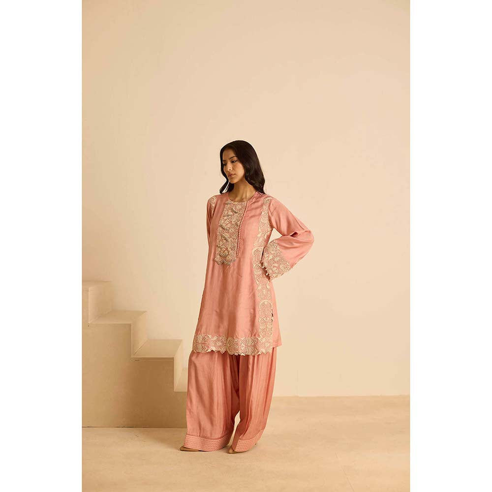 Inej Pink Kashmiri Kurta with Salwar and Dupatta (Set of 3)
