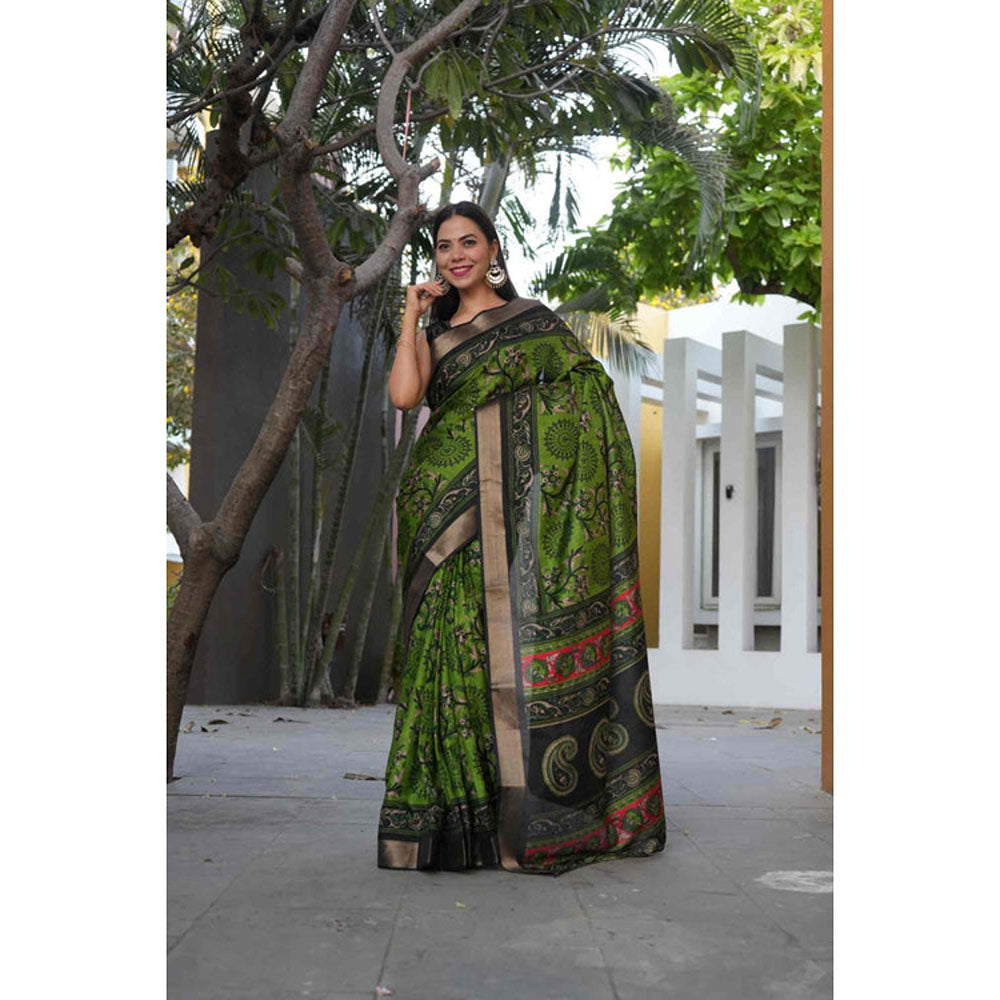Isadora Life Womens Printed Green Pre-Draped Saree With Unstitched Blouse