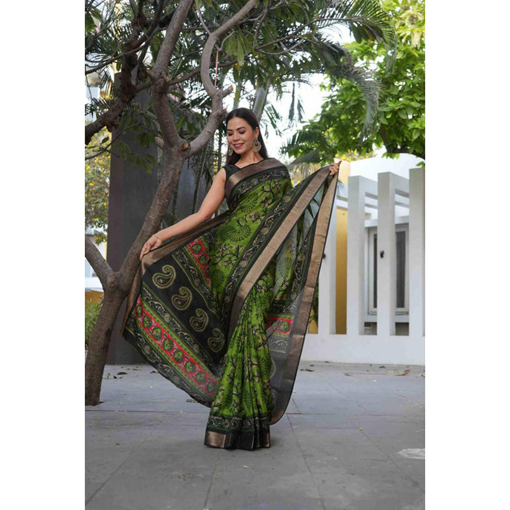 Isadora Life Womens Printed Green Pre-Draped Saree With Unstitched Blouse
