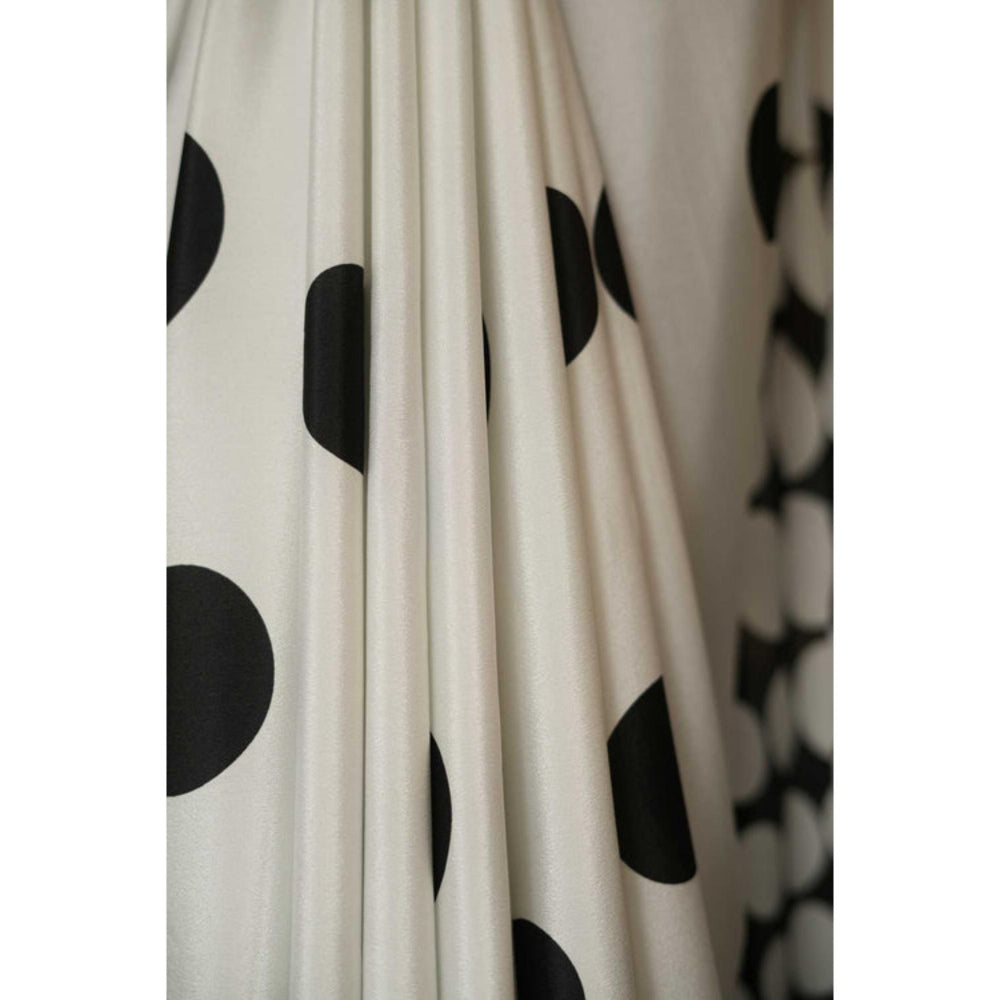 Isadora Life Womens Polka Dots Printed White Pre-Draped Saree With Unstitched Blouse