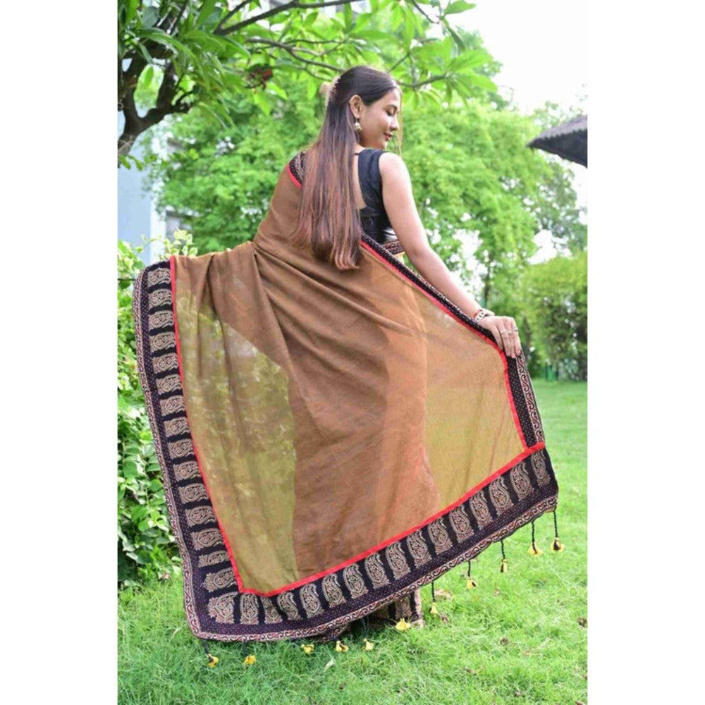 Isadora Life Womens Printed Brown Pre-Draped Saree with Unstitched Blouse