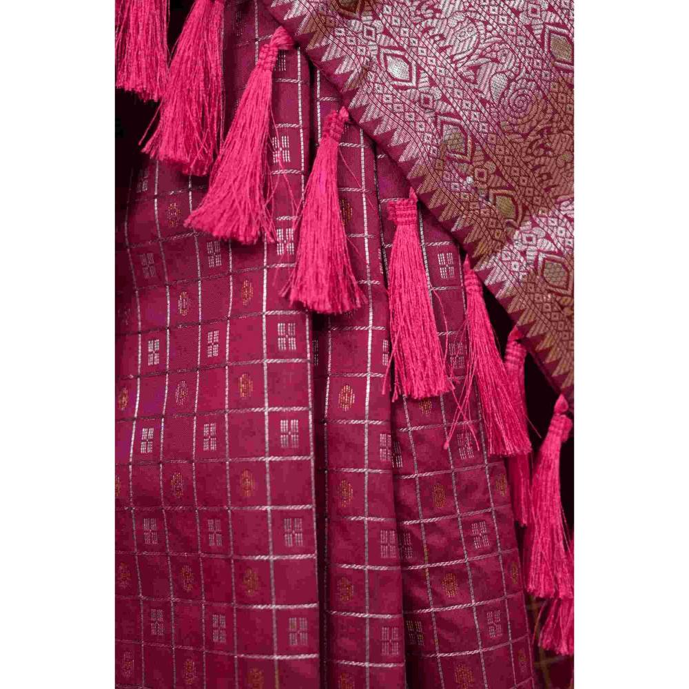 Isadora Life Womens Checks Tassels Pink Pre-Draped Saree with Unstitched Blouse
