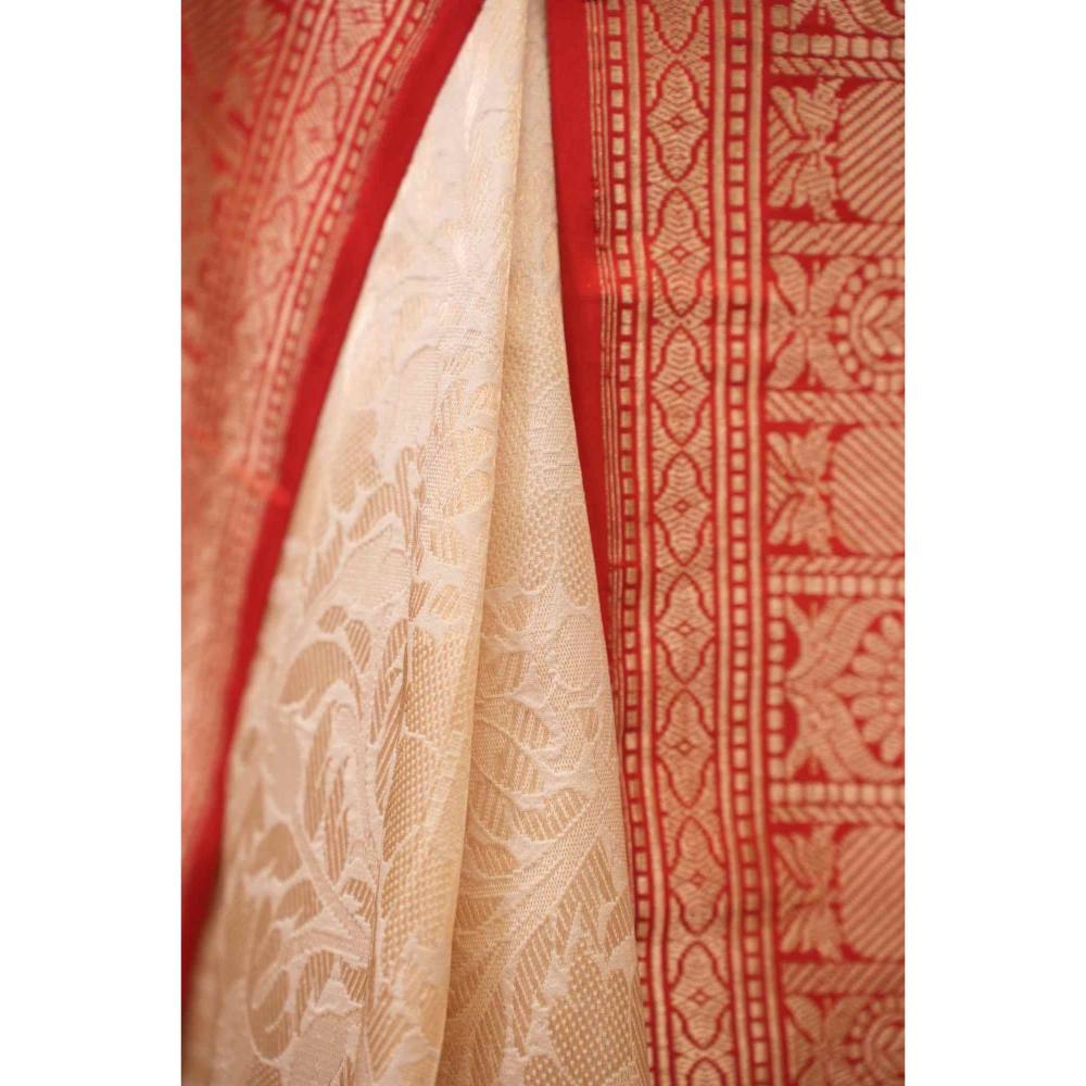Isadora Life Womens Woven Zari Ivory Pre-Draped Saree with Unstitched Blouse