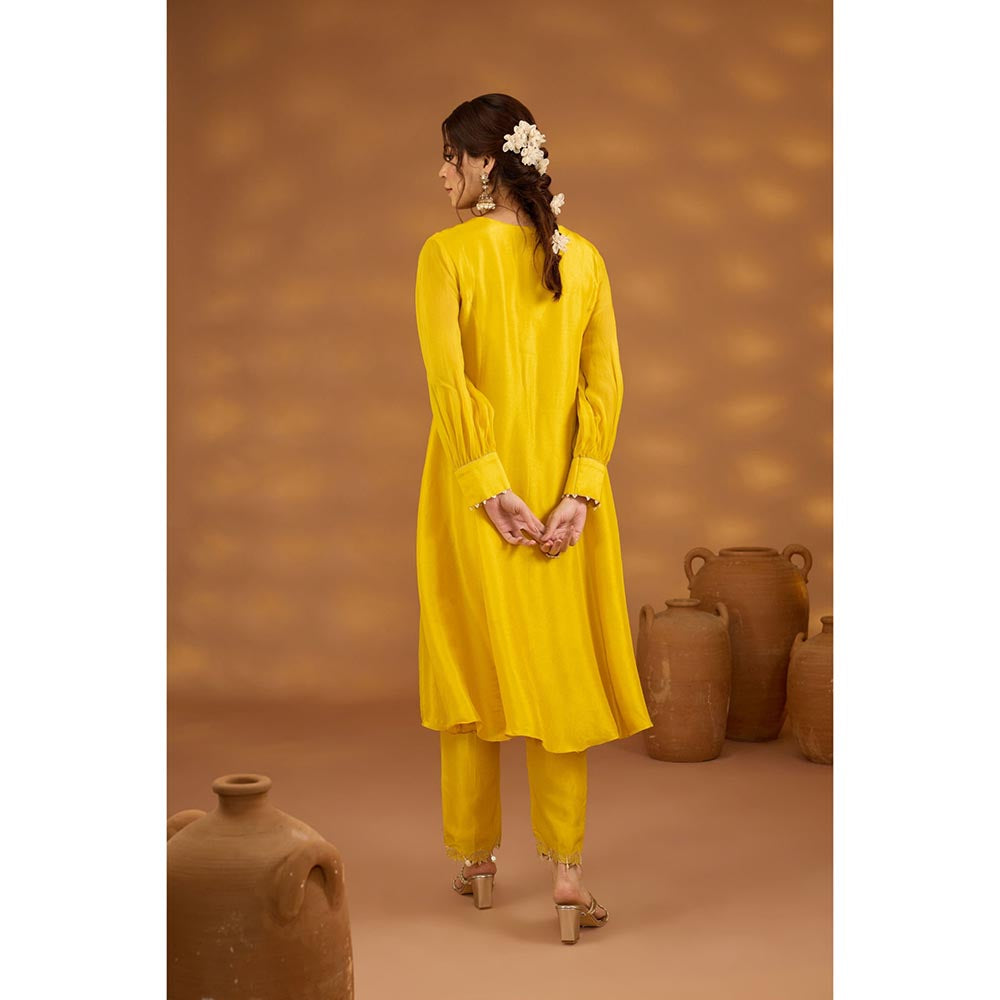 ISHA GUPTA TAYAL Yellow Sunehri Mayur Bagh Kurta and Pant with Dupatta