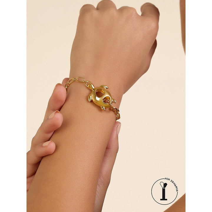 Isharya Turtle Chain Bracelet In 18Kt Gold Plated