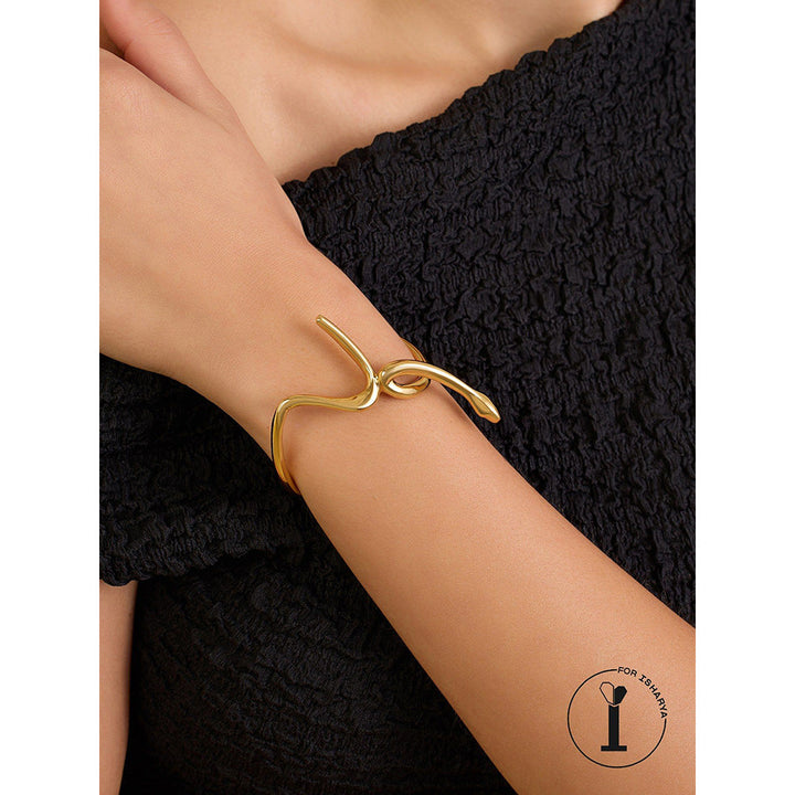 Isharya Gold Slither Cuff In 18Kt Gold Plated