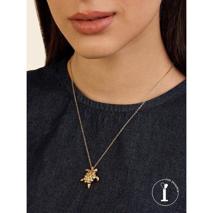 Isharya Gold Star Necklace In 18Kt Gold Plated