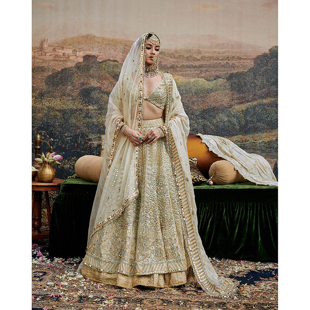 ITRH Shvet Afsana Lehenga Blouse with Dupatta and Veil (Set of 4)