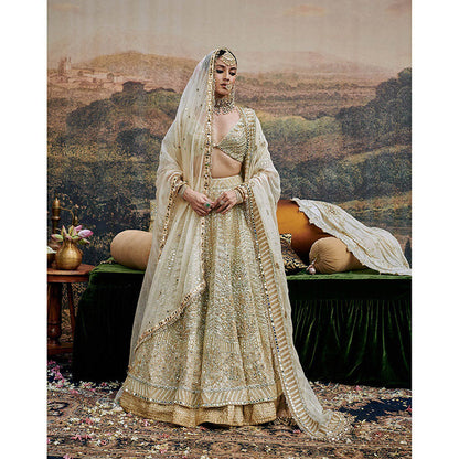 ITRH Shvet Afsana Lehenga Blouse with Dupatta and Veil (Set of 4)