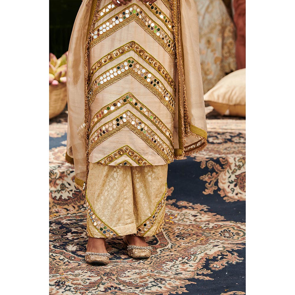 ITRH Cream Chaand Kurta with Pant and Dupatta (Set of 3)