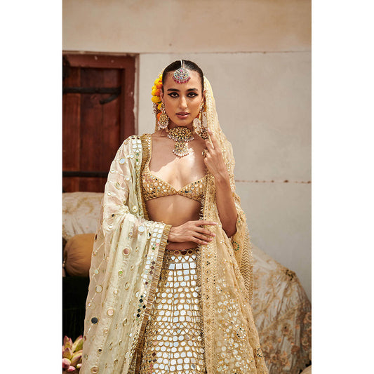 ITRH Sheesh Mahal Lehenga Blouse with Dupatta and Veil (Set of 4)