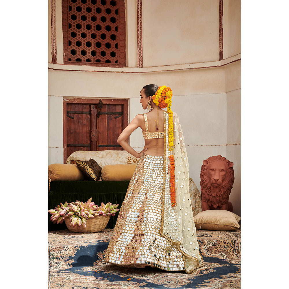 ITRH Sheesh Mahal Lehenga Blouse with Dupatta and Veil (Set of 4)