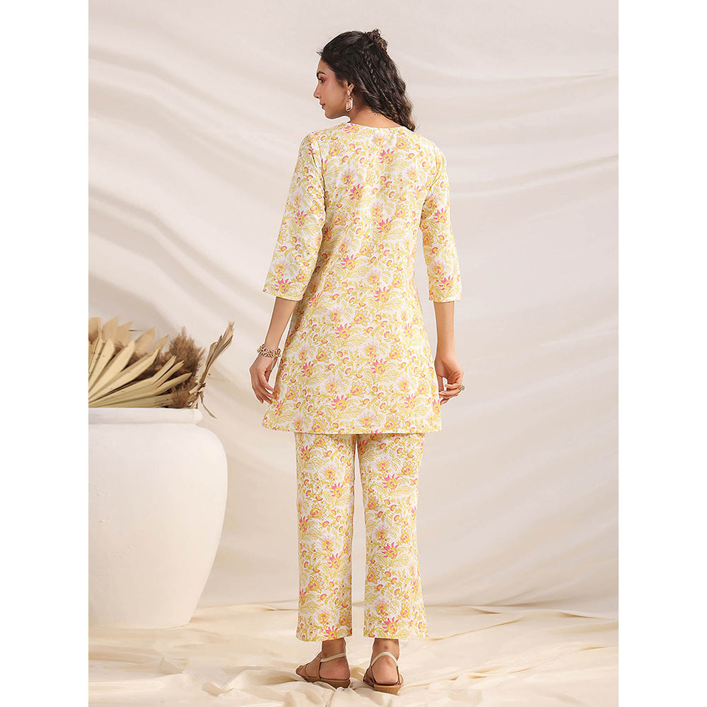 Janasya Women Off White Floral Printed Kurta with Pant (Set of 2)