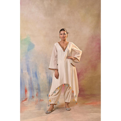 Jasashi Off White Off-White Embroidered Kurta with Salwar (Set of 2)