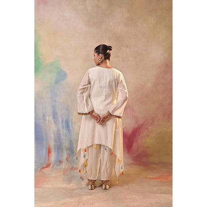 Jasashi Off White Off-White Embroidered Kurta with Salwar (Set of 2)