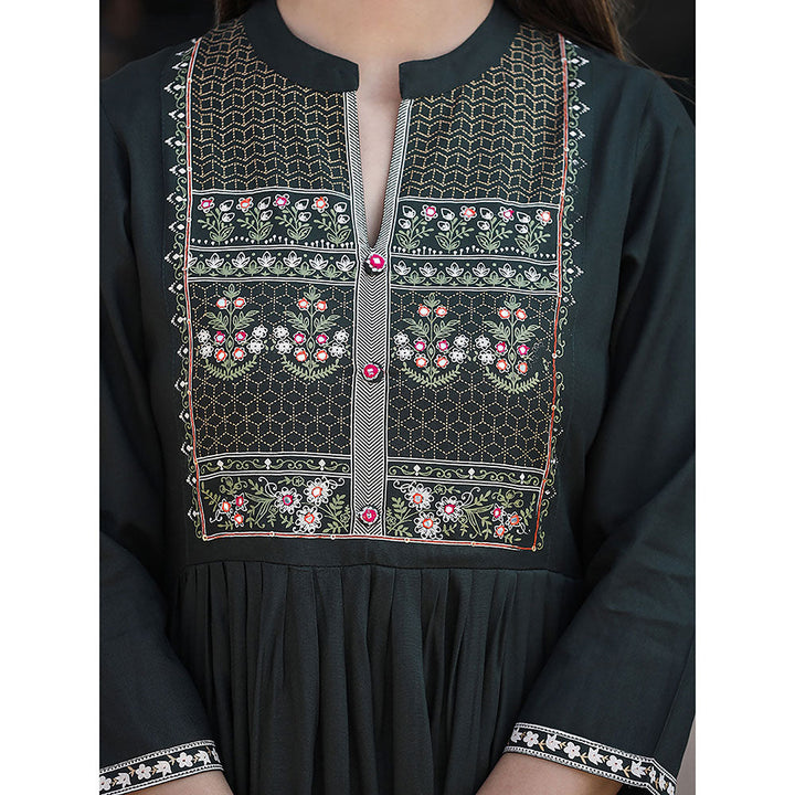 KAAJH Rayon Printed Dark Green Side Slit Long Ethnic Kurta