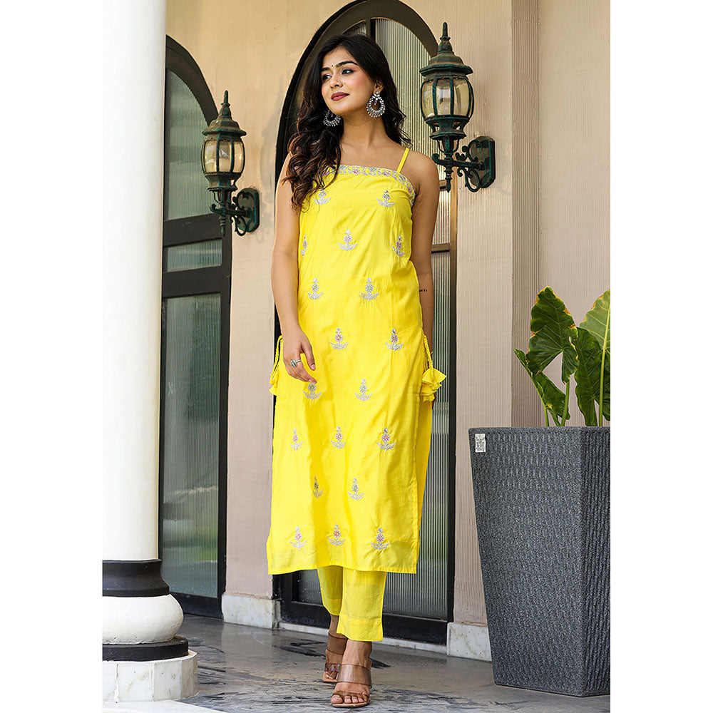 KAAJH Yellow Muslin Silk Sleeveless Kurta Pants (Set of 3)