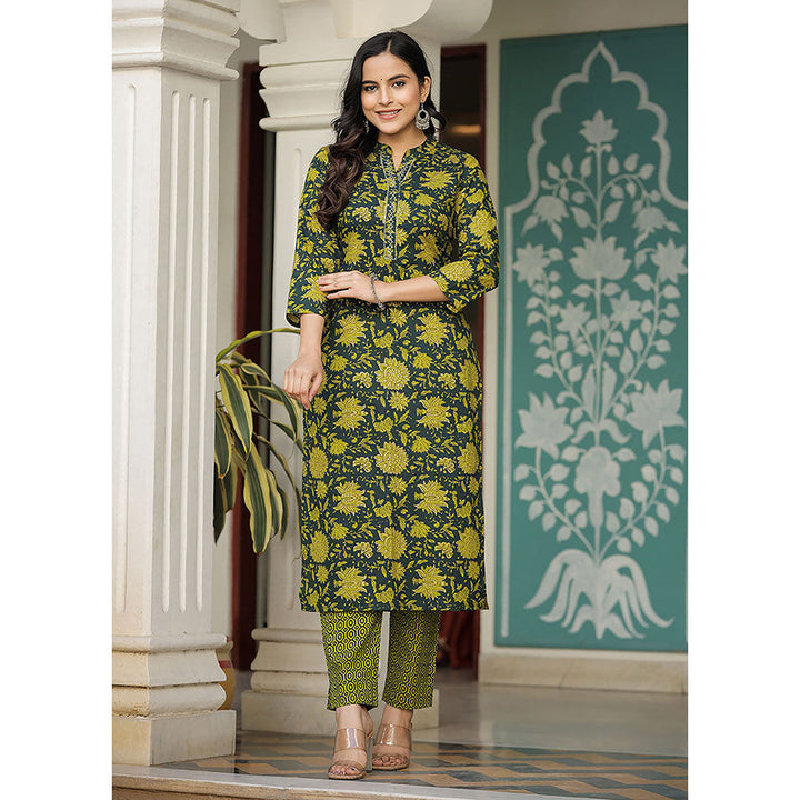 KAAJH Green Floral Printed Thread Work Cotton Kurta Pants with Dupatta (Set of 3)