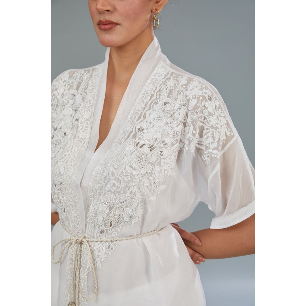 Kahani Lush Embroidered White Co-Ord (Set of 4)