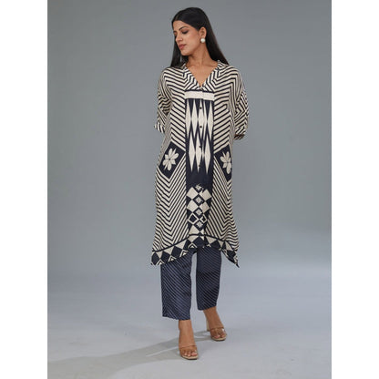 Kahani Lush Black Floral Co-Ord (Set of 2)
