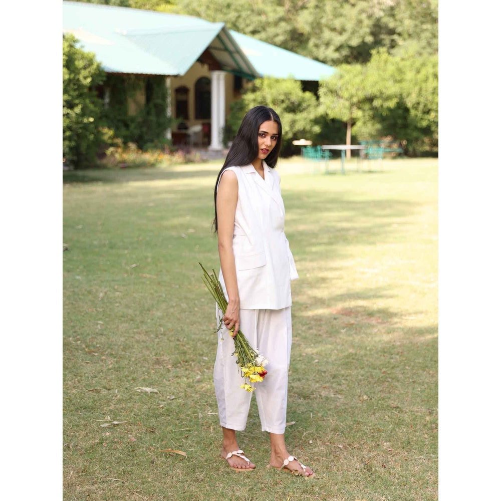 Kahani Lush White Overlay Co-Ord (Set of 2)