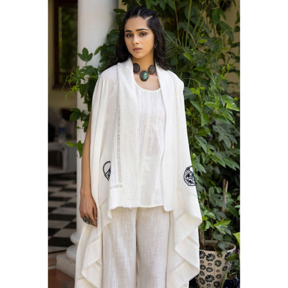 Kahani Lush Embroidered White Co-Ord (Set of 3)