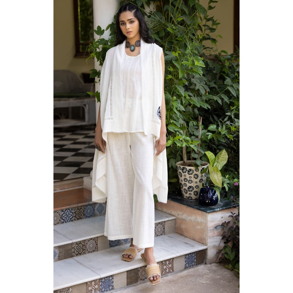 Kahani Lush Embroidered White Co-Ord (Set of 3)