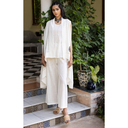 Kahani Lush Embroidered White Co-Ord (Set of 3)