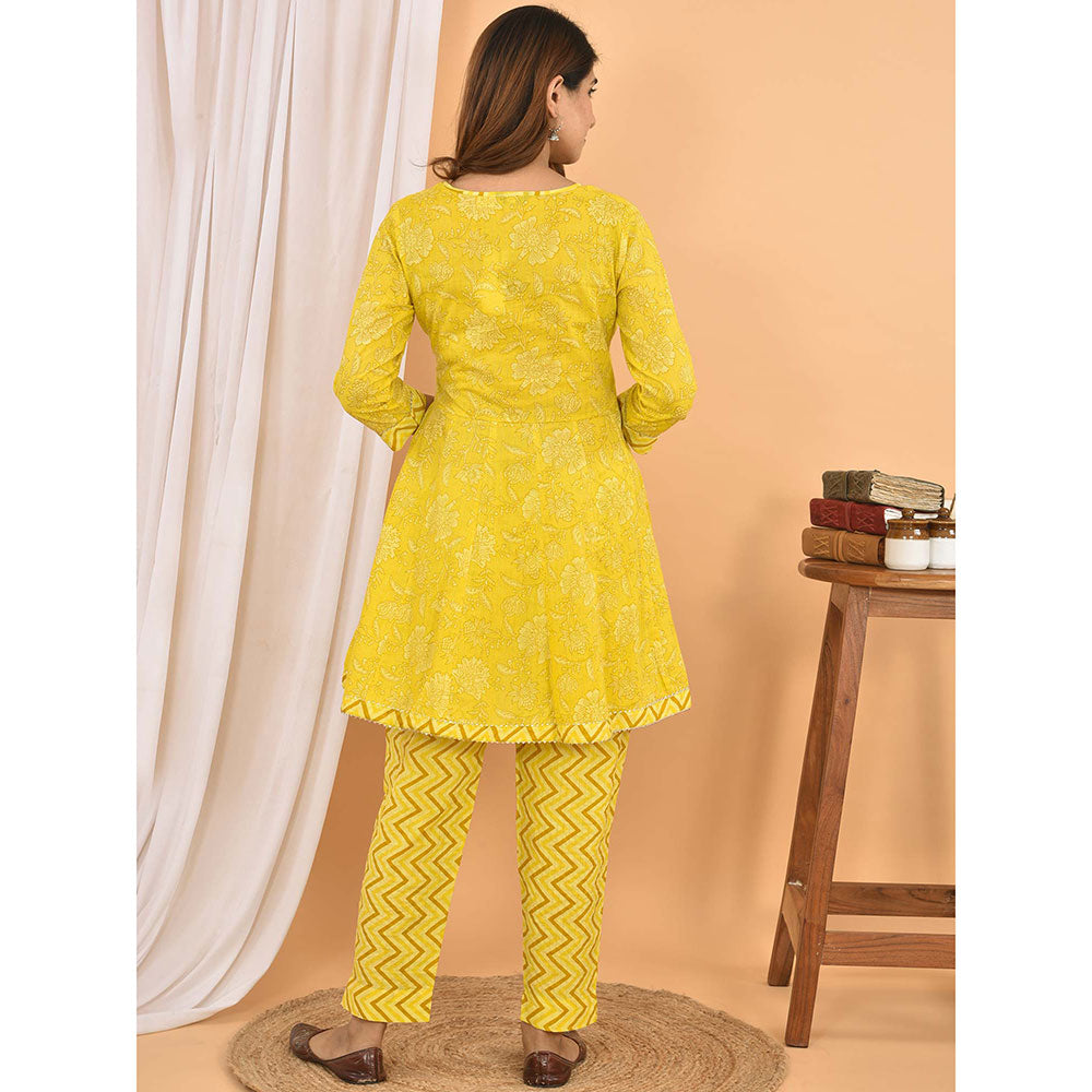 KAAJH Yellow Pritned Short Cotton Kurti With Pant (Set of 2)