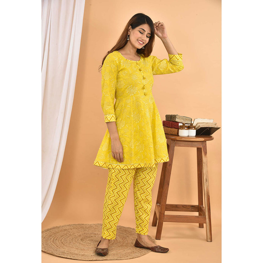 KAAJH Yellow Pritned Short Cotton Kurti With Pant (Set of 2)