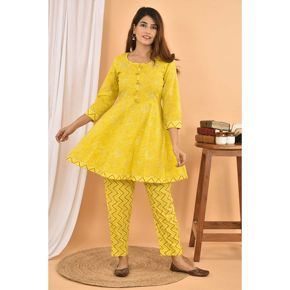 KAAJH Yellow Pritned Short Cotton Kurti With Pant (Set of 2)