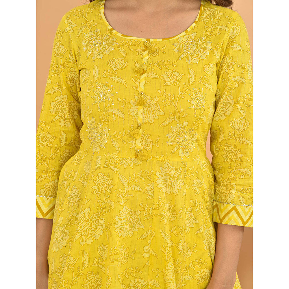 KAAJH Yellow Pritned Short Cotton Kurti With Pant (Set of 2)