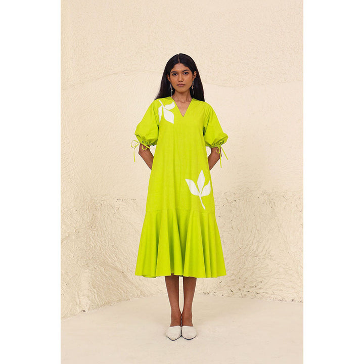 Kanelle Eliana Solid Green Midi Dress