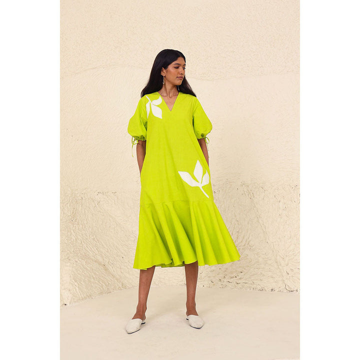 Kanelle Eliana Solid Green Midi Dress