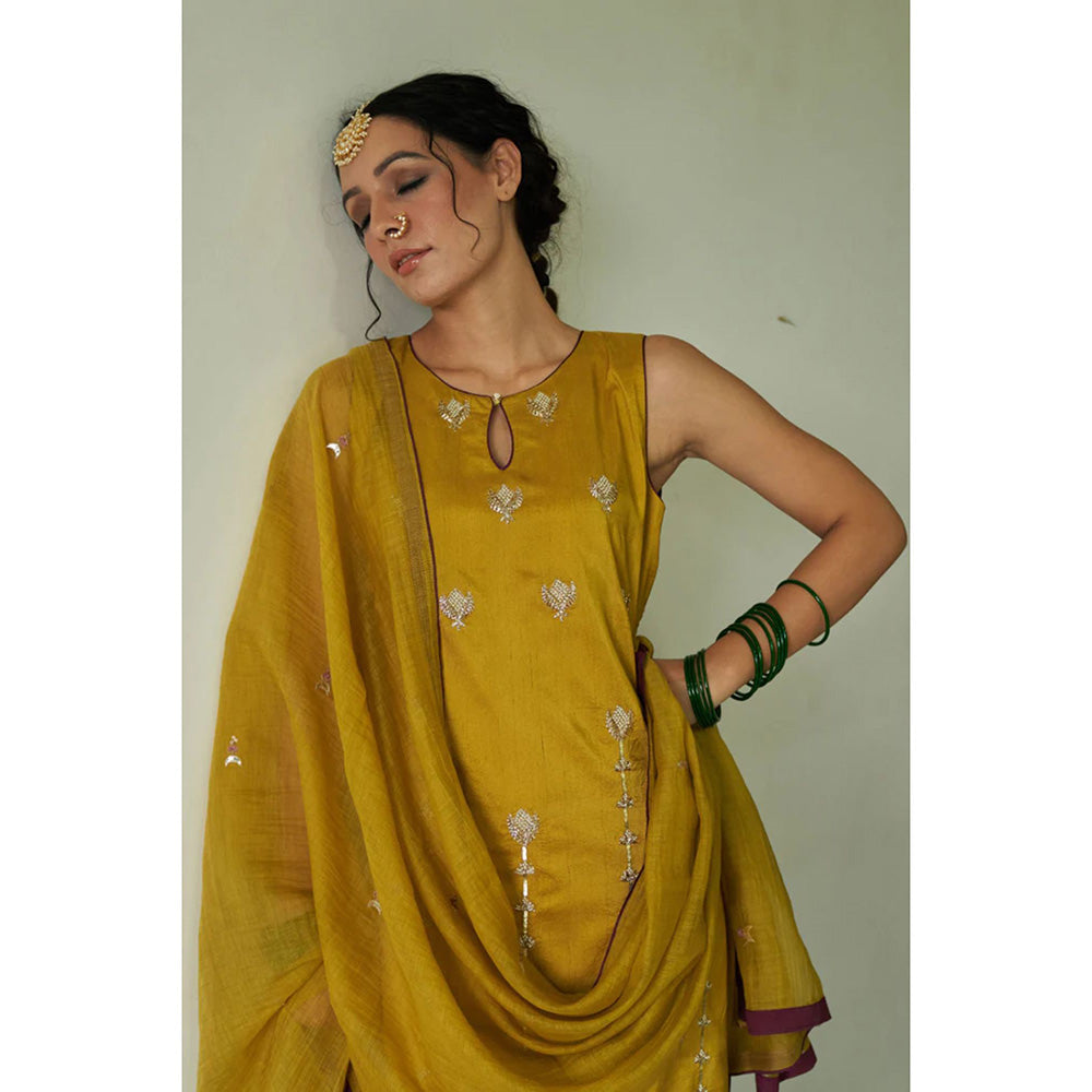 Kanika Sharma Sukhi Haldi Leheriya Kurta with Pant and Dupatta (Set of 3)