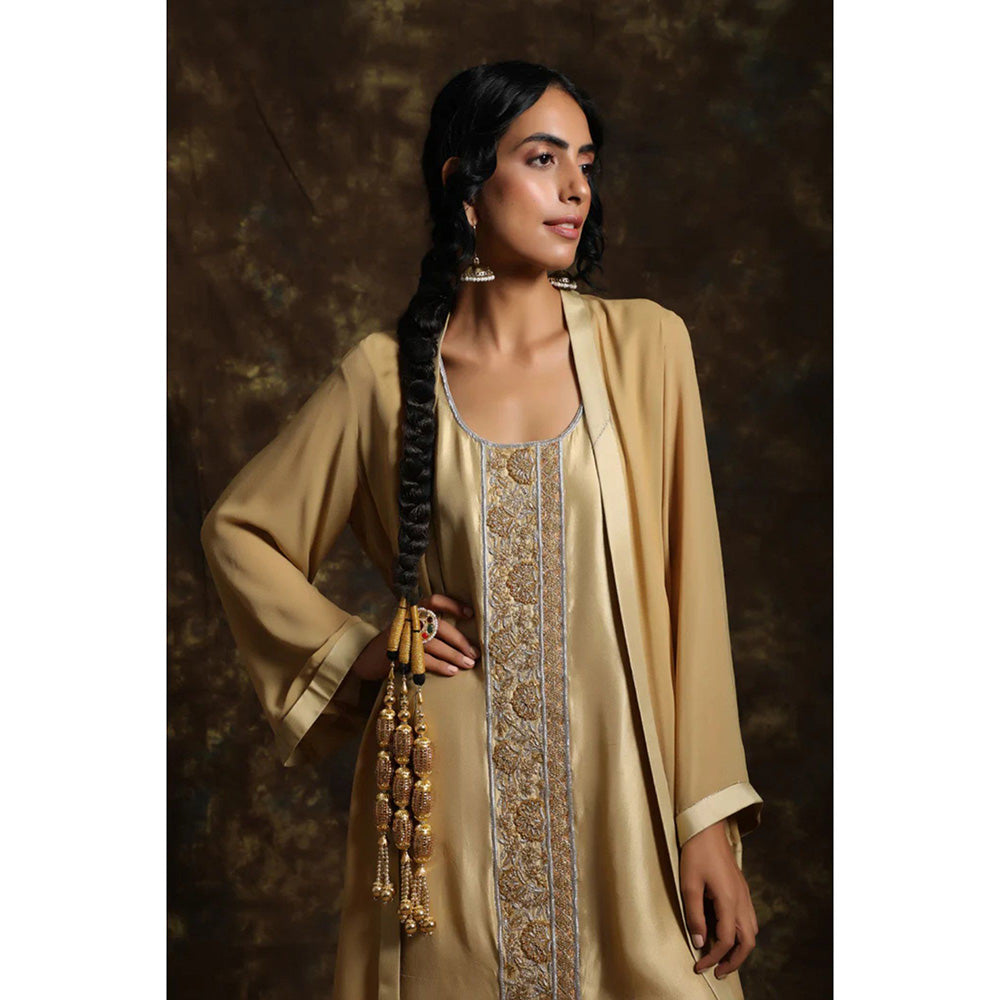 Kanika Sharma Sunaharaa Ghera Kurta (Set of 3)