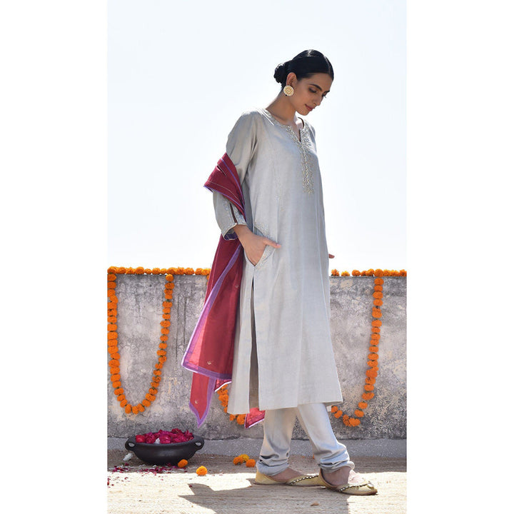 Kanika Sharma Zameeni Lahoriya Kurta with Churidar & Dupatta (Set of 3)