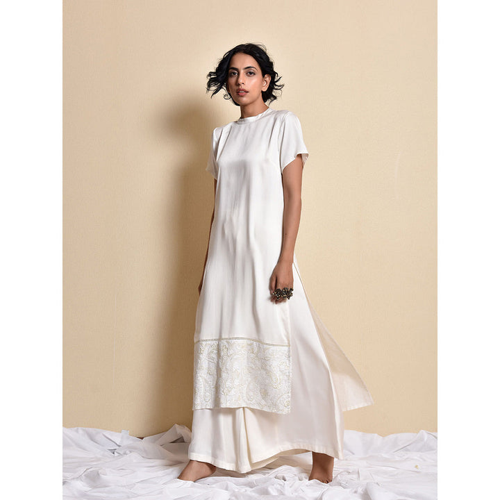 Kanika Sharma Off White Chandhni Nazakat Kurta Set