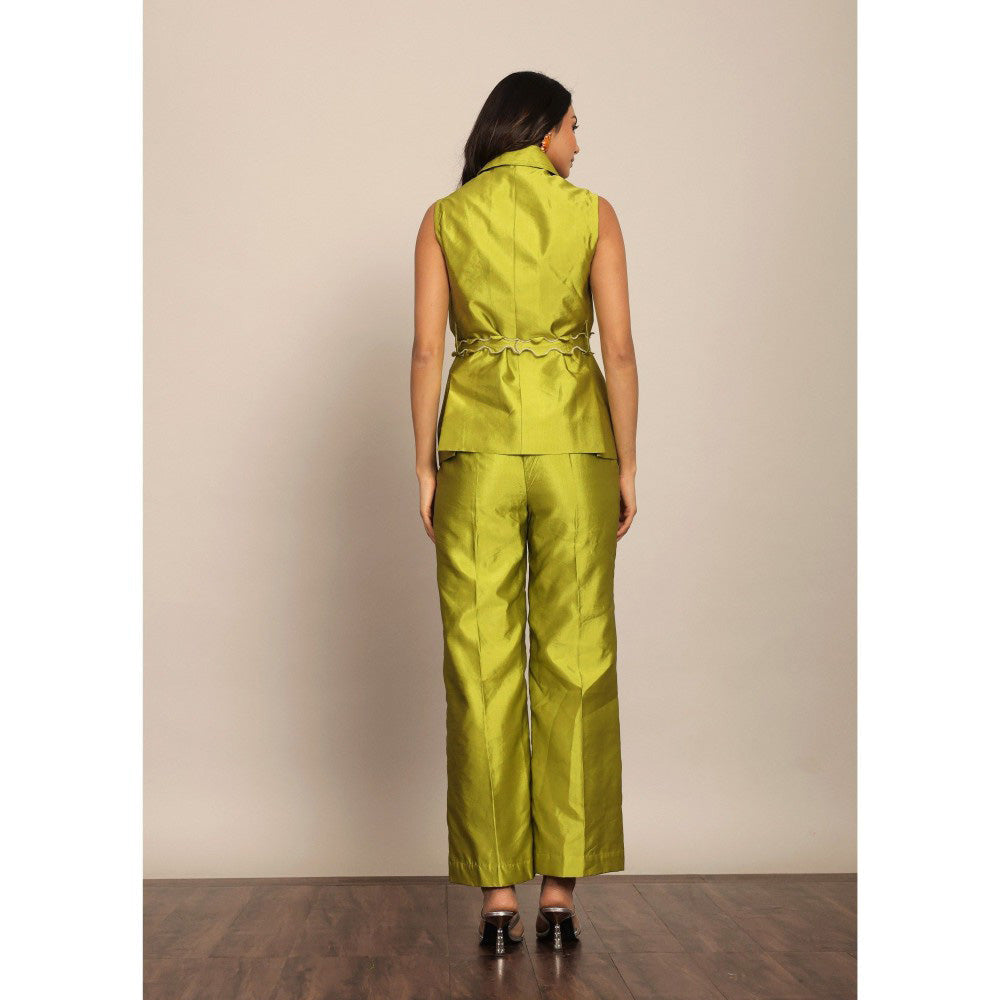 Kaori By Shreya Green Solid Relaxed Pant With 2 Pockets