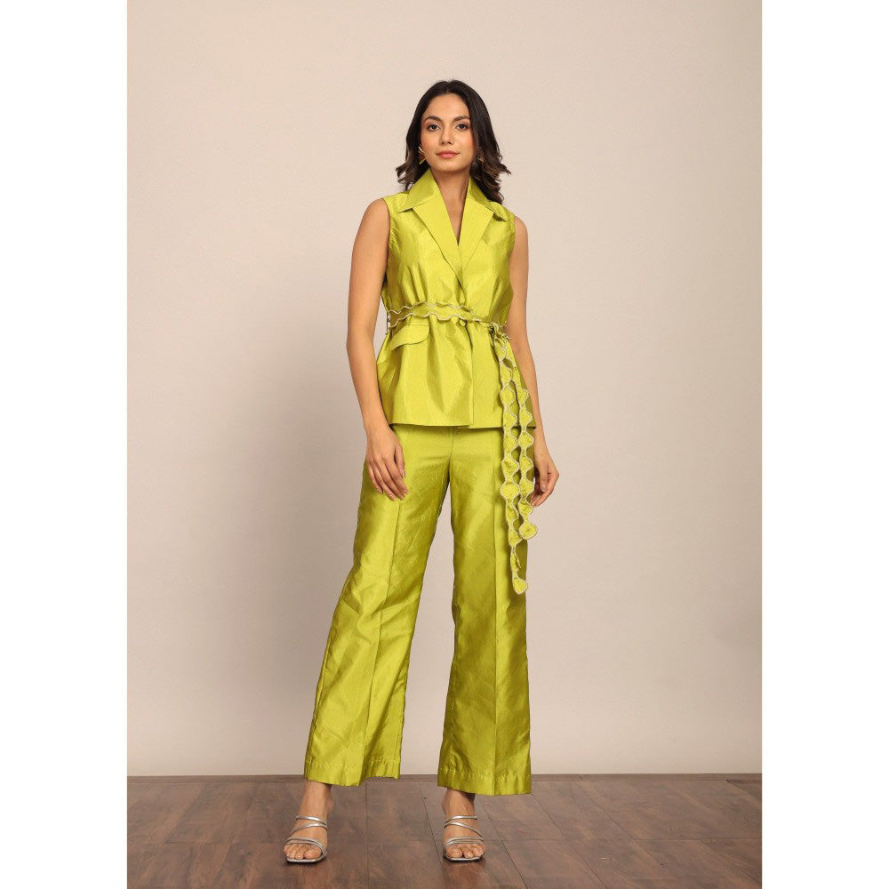 Kaori By Shreya Green Solid Relaxed Pant With 2 Pockets