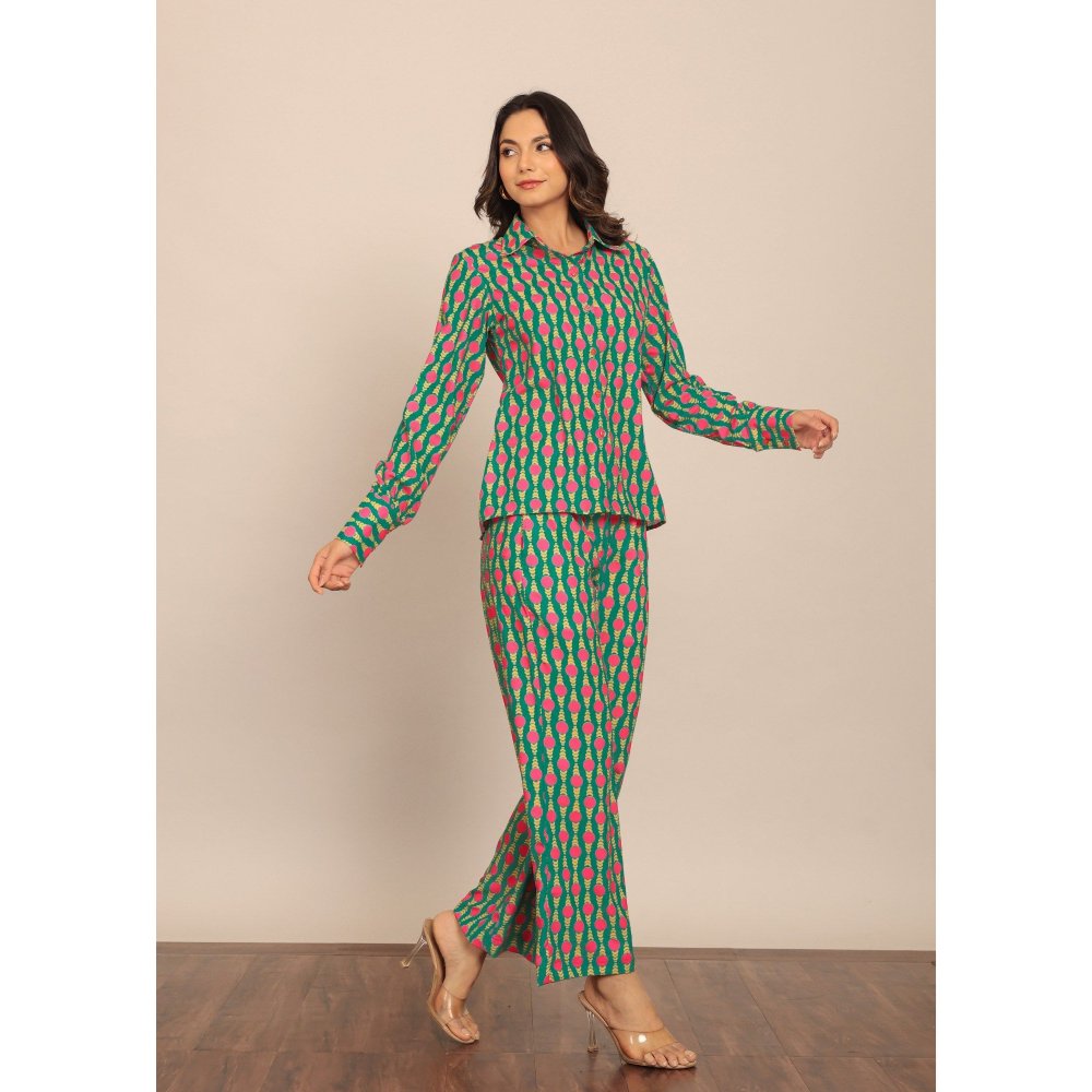 Kaori By Shreya Sea Green And Pink Relaxed Co-Ord (Set of 2)